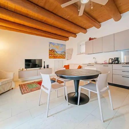Апартаменти Apartmentsgarda - Borgo Garibaldi Бардоліно