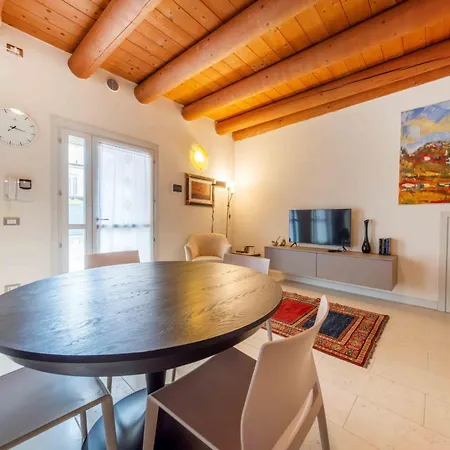 Apartmentsgarda - Borgo Garibaldi Апартаменти